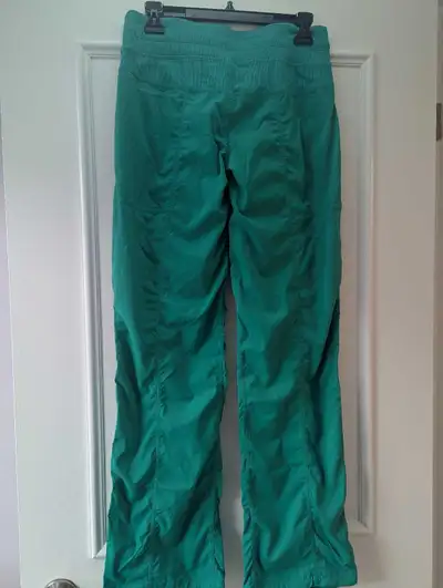 Get ready to groove in these Lululemon pants, perfect for yoga or just chilling out! These size smal...