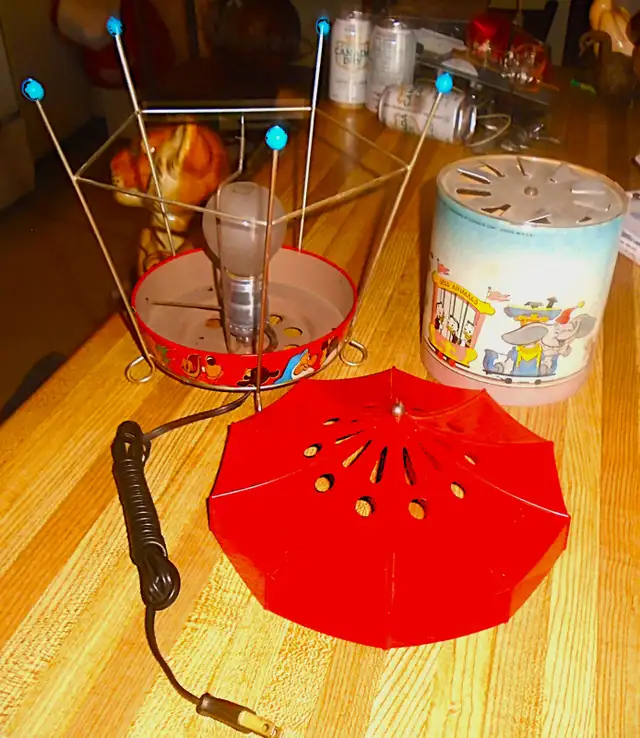 Vintage 1950's Disney Casey Circus Special Carousel  Motion Lamp in Arts & Collectibles in Peterborough - Image 3