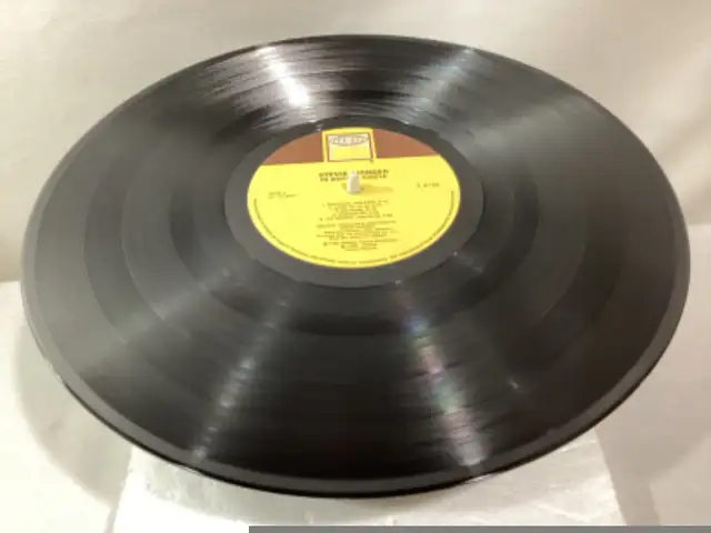 STEVIE WONDER (IN SQUARE CIRCLE) GATE-FOLD WITH BOOKLET VINYL LP in Arts & Collectibles in Winnipeg - Image 10