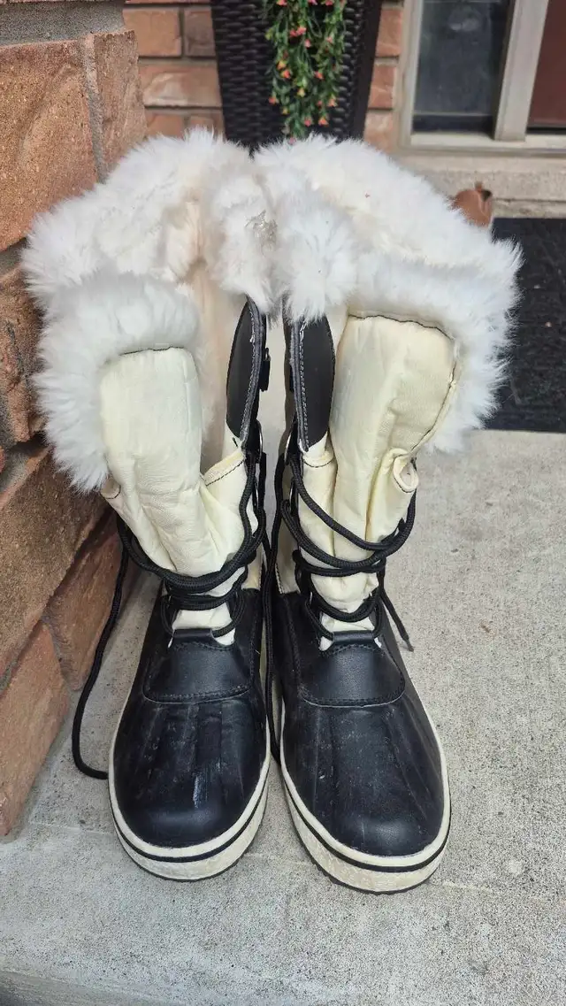 Woods Winter Boots size 7 women's  in Women's - Shoes in Markham / York Region - Image 2