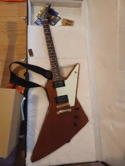2011 Gibson Explorer Antigua, View more