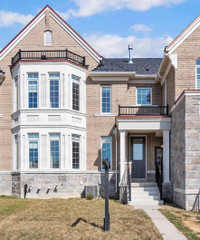 Amazing 2-story FREEHOLD Townhouse for sale in Oakville 