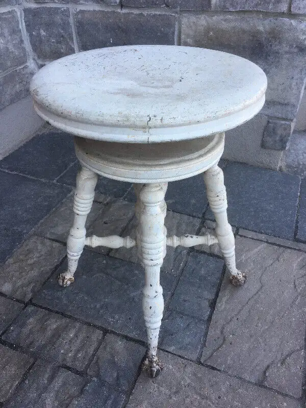 Antique Piano Stool (Circa 1945) in Other in Mississauga / Peel Region - Image 3