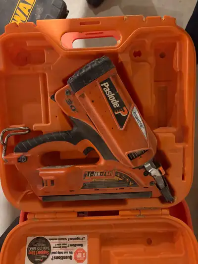 Paslode framing nailer in good working condition includes case 1 battery 1 charger