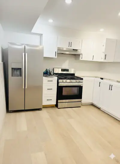 Bright & Spacious 3-BR + 2-Bath in Windfields -450/person for sharing– 850 for private room. Windows...