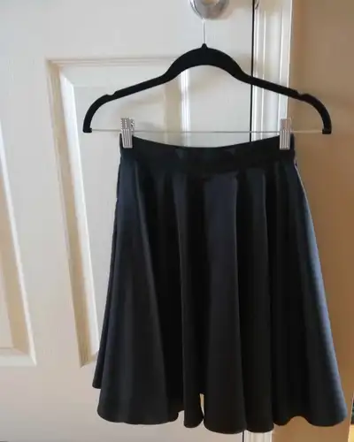 AN BRAND NEW X SMALL DESIGNER SATIN BLACK SKIRT BY '' VAUTE '' F, View more