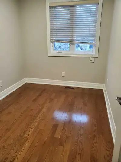 Private Rooms available for rent on main floor/ upper level in scarborough with parking(Lawrence and...