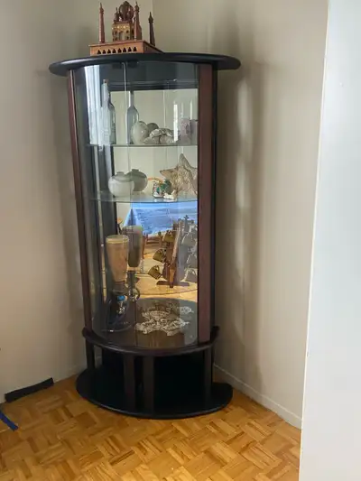 armoire en coin vitrée, View more