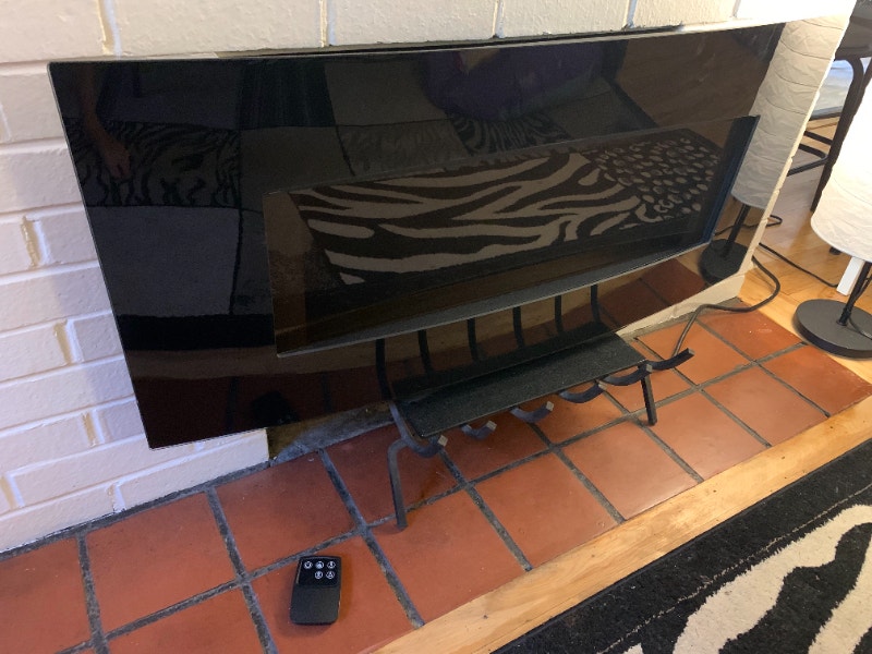 Electric Fireplace w Remote Generates Heat and Flame on Display Fireplace & Firewood City