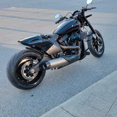 Bike is in amazing condition. In vivid Black. This is Harleys fastest production bike, with a 0 to 6...