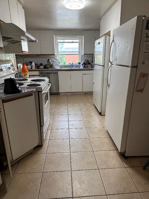 All inclusive! Bright spacious room for rent ByWard market area Room