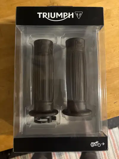 Brand new in the box Never had time to put these on Will fit Street Twin, Street Scrambler, and Thru...
