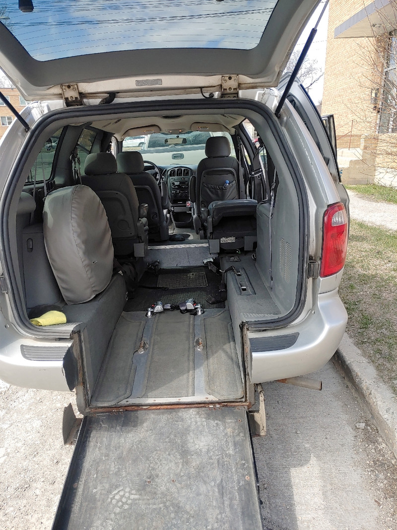 Low km Accessible wheelchair van | Cars & Trucks | Winnipeg | Kijiji