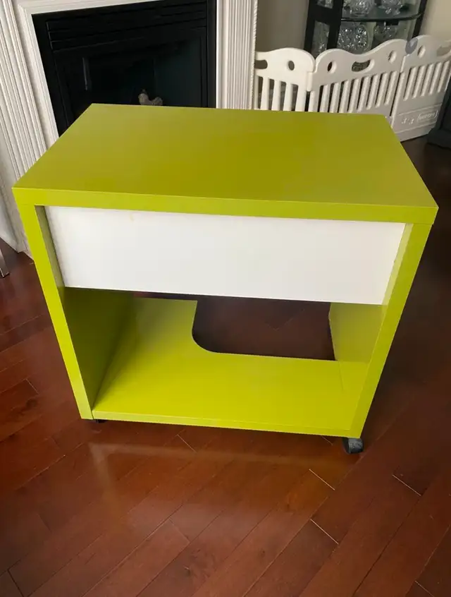 Lime green rolling desk with pull-out keyboard tray in Desks in City of Toronto - Image 5