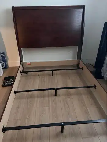 Double bedroom set in Beds & Mattresses in St. John's - Image 2