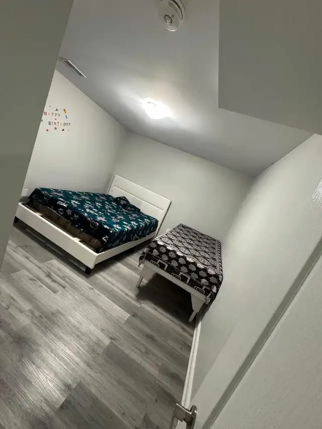 1 private room for Rent in Room Rentals & Roommates in Mississauga / Peel Region - Image 5