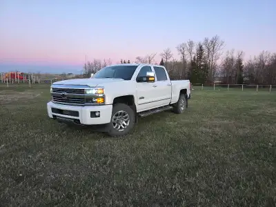 2016 High Country duramax deleted with a single stage tow tune. Stock truck otherwise. Runs amd driv...