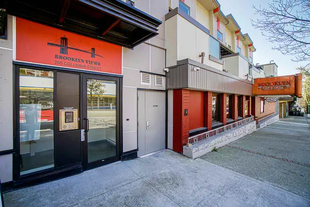 new townhouse close to columbia sky train