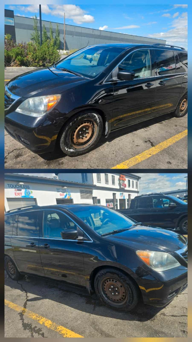 Honda Odyssey 2010 EX-L minivan with DVD and backup camera in Cars & Trucks in Calgary