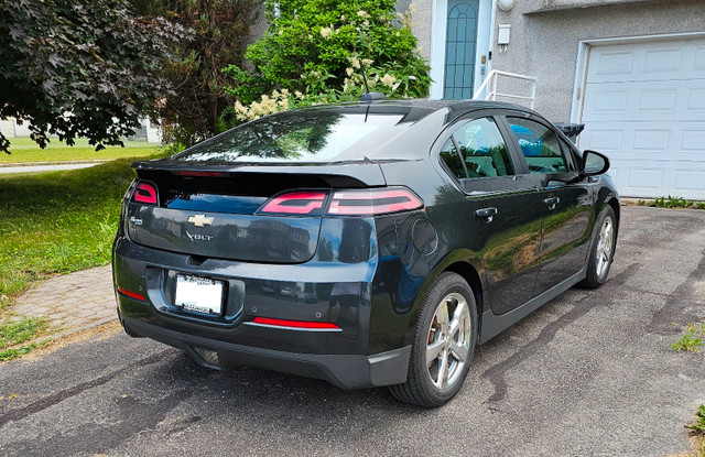 Chevrolet Volt 2015 – Hybride rechargeable – Toute équipée! dans Autos et camions  à Laval/Rive Nord - Image 3