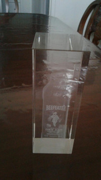 Beefeater solid block of glass dimensions 6.5 in x 2.5 in x 2.5