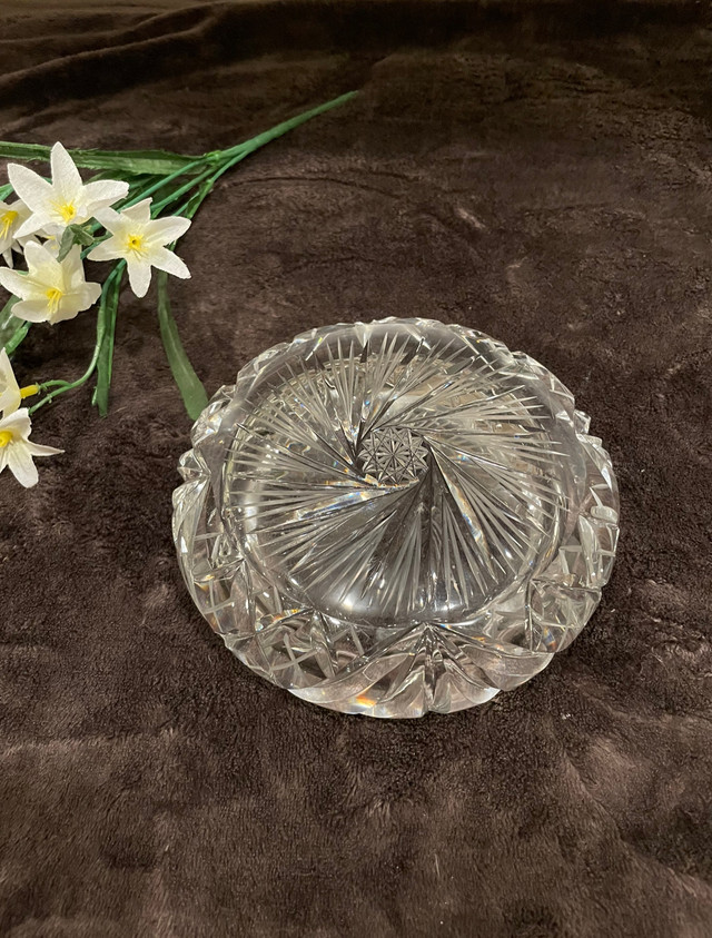 Ashtray crystal pinwheel 6" in Home Décor & Accents in North Bay - Image 2