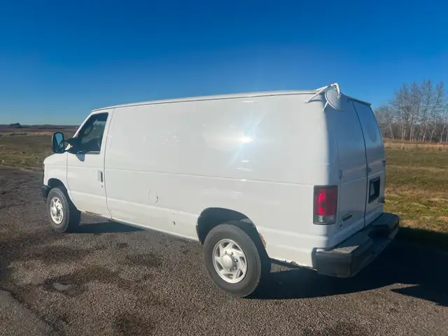 2014 Ford Econoline E-250 cargo van601862498032046082