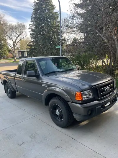 2010 Ford Ranger 4.0L RWD – Clean & Reliable Truck Great running 2010 Ford Ranger, very clean inside...