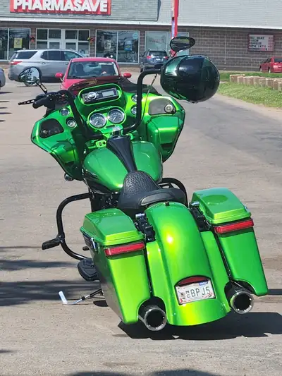 2012 road glide , custom paint, custom 21" front wheel, 103, 6speed stretched bags fenders, stage 2,...
