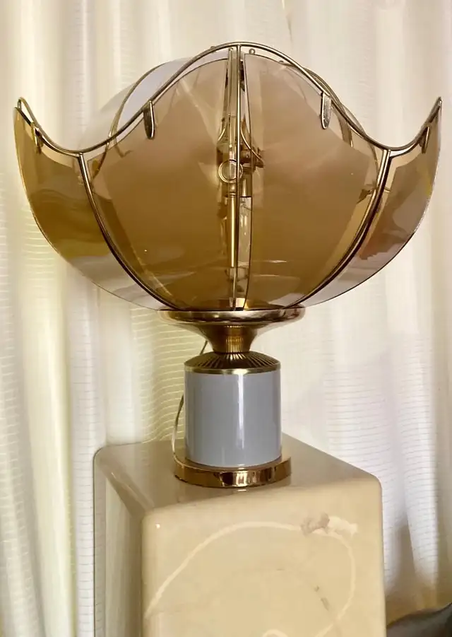 Wide Mid Century Amber Tinted Tulip Glass Table Lamp - $200 Cash in Indoor Lighting & Fans in City of Montréal - Image 4