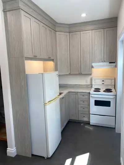 Enfin un logement abordable ! Petit 2-12 très propre, situé près du centre ville à Magog. Plafond de...