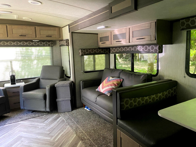 2020 Shadow Cruiser 263RLS +PLUS+  accessories and supplies in Travel Trailers & Campers in Ottawa - Image 4