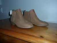 brand new ladies ankle boots size 9 tan colour never worn in min