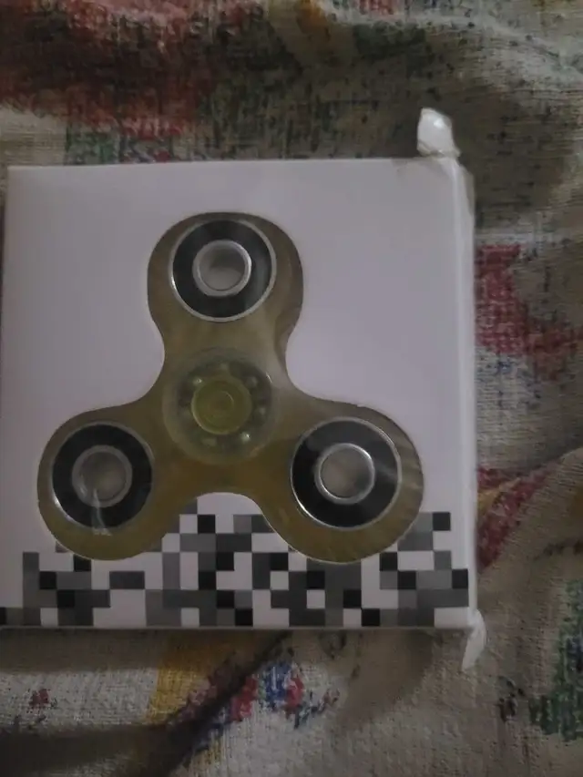 yellow fidget spinner