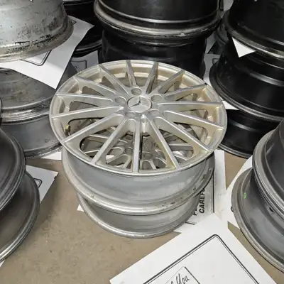 Rims: Mercedes Aluminum multi-spoke Rims Color: Vanadium silver Size: 6.5J x 18 ET 38 Bolt Pattern:...