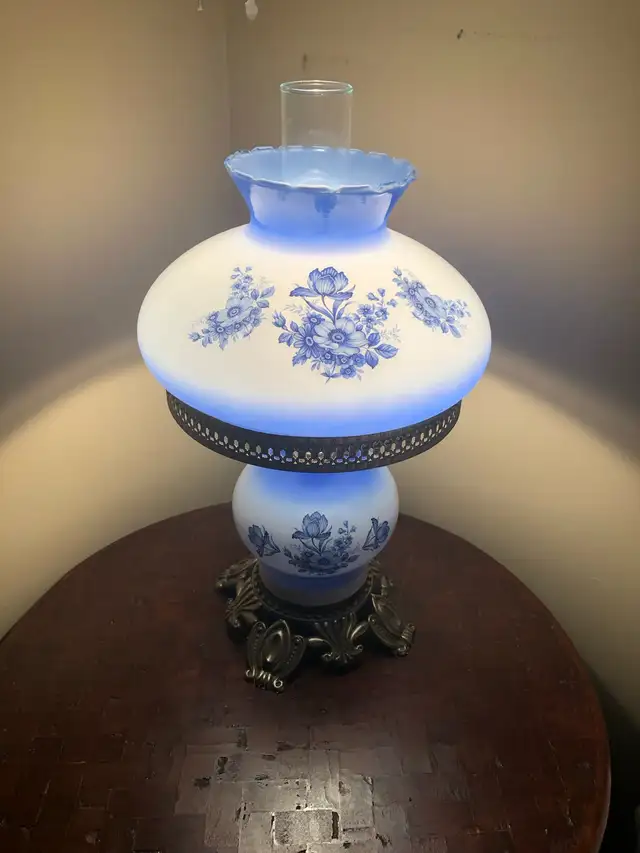 vintage hurrican lamp in Indoor Lighting & Fans in Guelph - Image 3