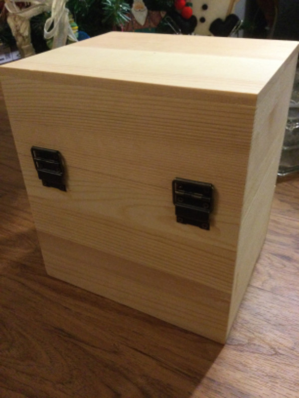 doTERRA essential oil wooden storage chest in Health & Special Needs in City of Halifax - Image 4