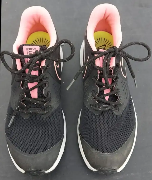 NIKE GIRLS SNEAKERS (size 5Y)63007358752897121