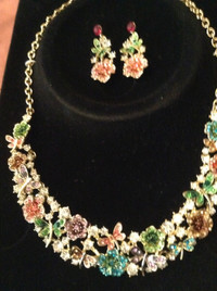 Necklace and earring set for sale