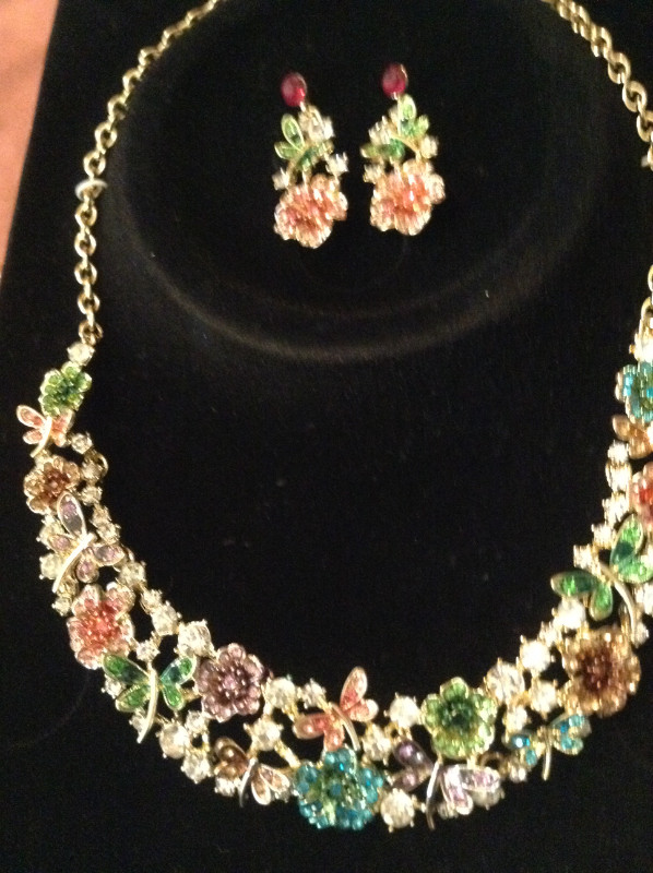 Necklace and earring set for sale in Jewellery & Watches in Ottawa