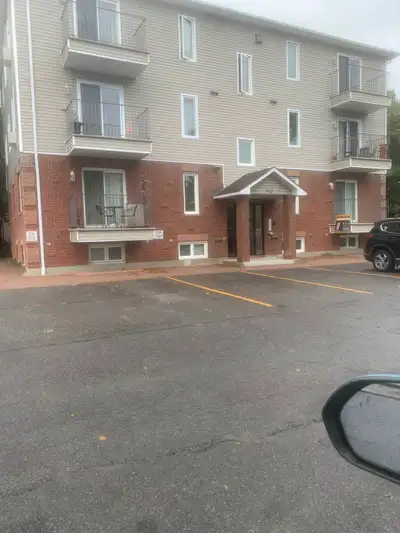Two bedroom condo in the heart of Embrun, close to all amenities, bike path, coffee shop etc. Open c...
