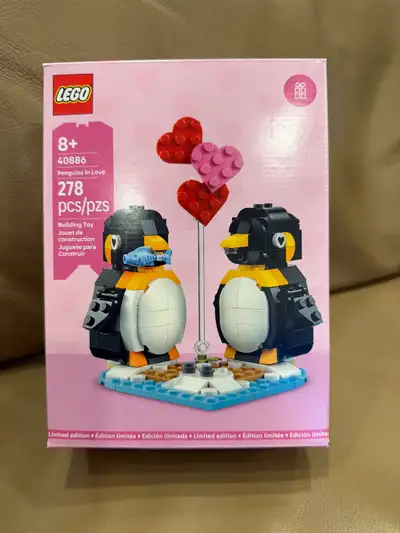 LEGO 40886 Penguins in Love, View more