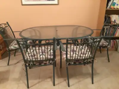 Ensemble de patio, table et 4 chaises