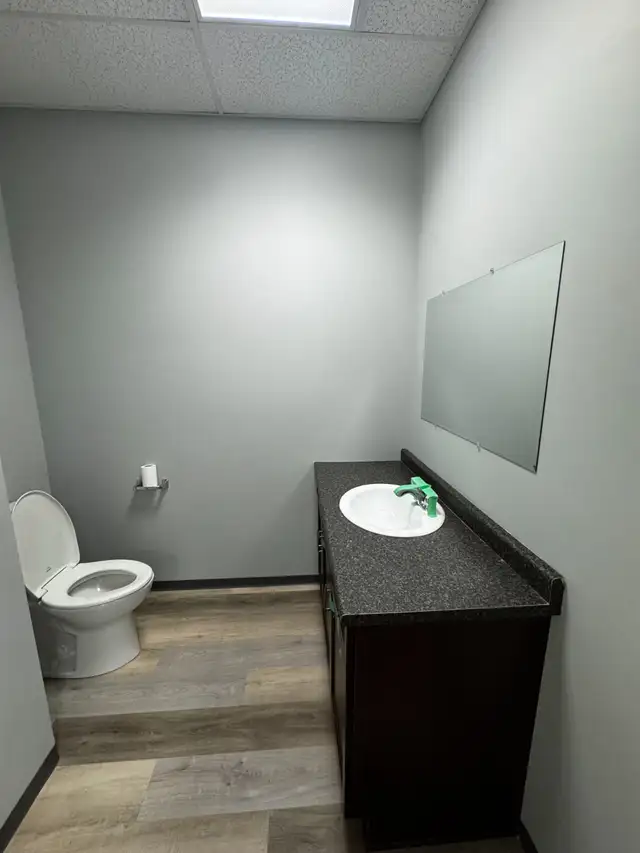 Office Space in Sherwood Park in Commercial & Office Space for Rent in Strathcona County - Image 6