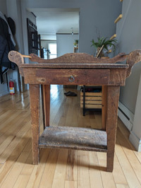 Table de toilette style antique en bois de grange