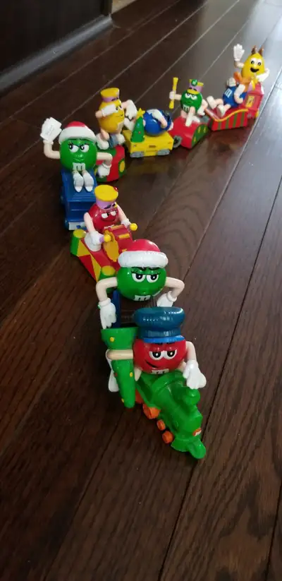 VINGTAGE --9-M&M's CHRISTMAS TRAIN -- 2005, 2006 AND SERIES 1, View more