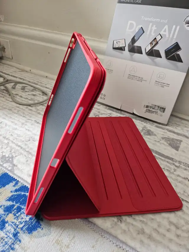 ESR iPad Pro 11 inch Case in iPads & Tablets in Ottawa - Image 2