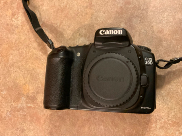 CANON 20D DSLR Camera in Great Shape. in Cameras & Camcorders in Edmonton
