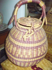HAND MADE AFRICAN FLOOR BASKET WITH LID AND HANDLES