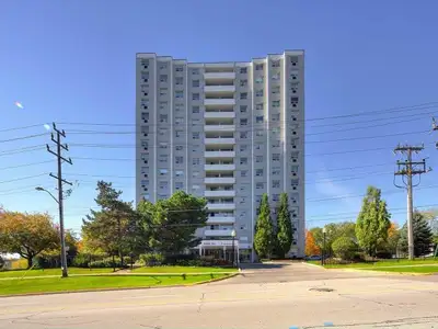 A clean and comfortable Room is available starting May 1st. This Place is in a quiet and convenient...